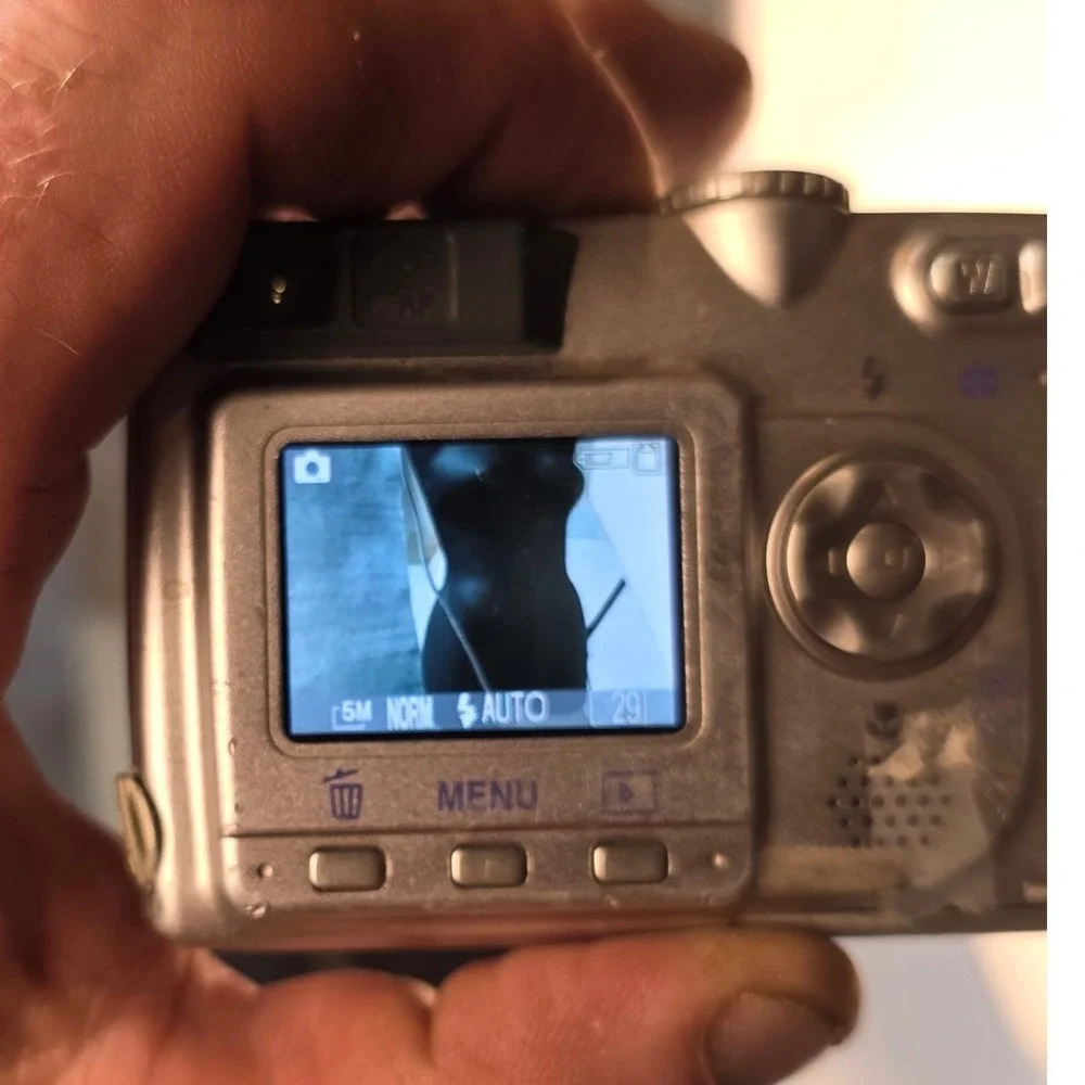 Nikon Coolpix 5200 Digital Camera Silver 5.1MP 3x Optical Zoom Vintage Digicam